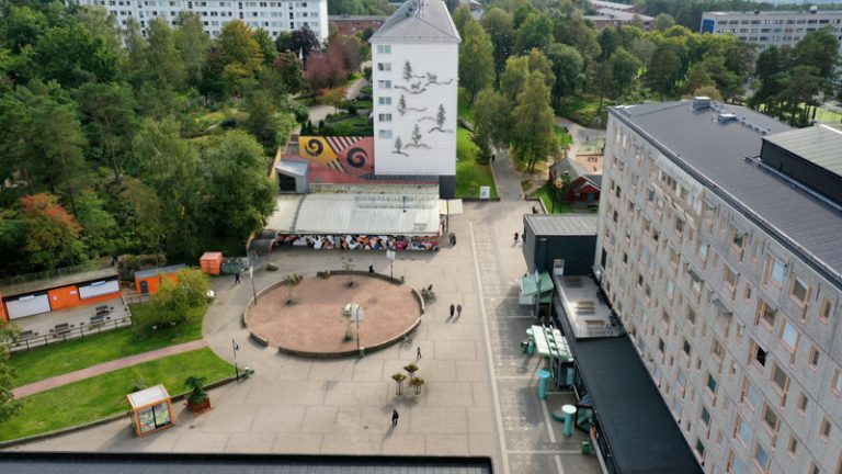 En flygbild av ett torg