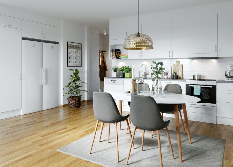 Ett kök med matbord och stolar.