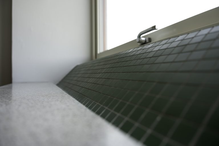 Den nya fönsterluckan i de nyrenoverade lägenheterna i Kortedala.