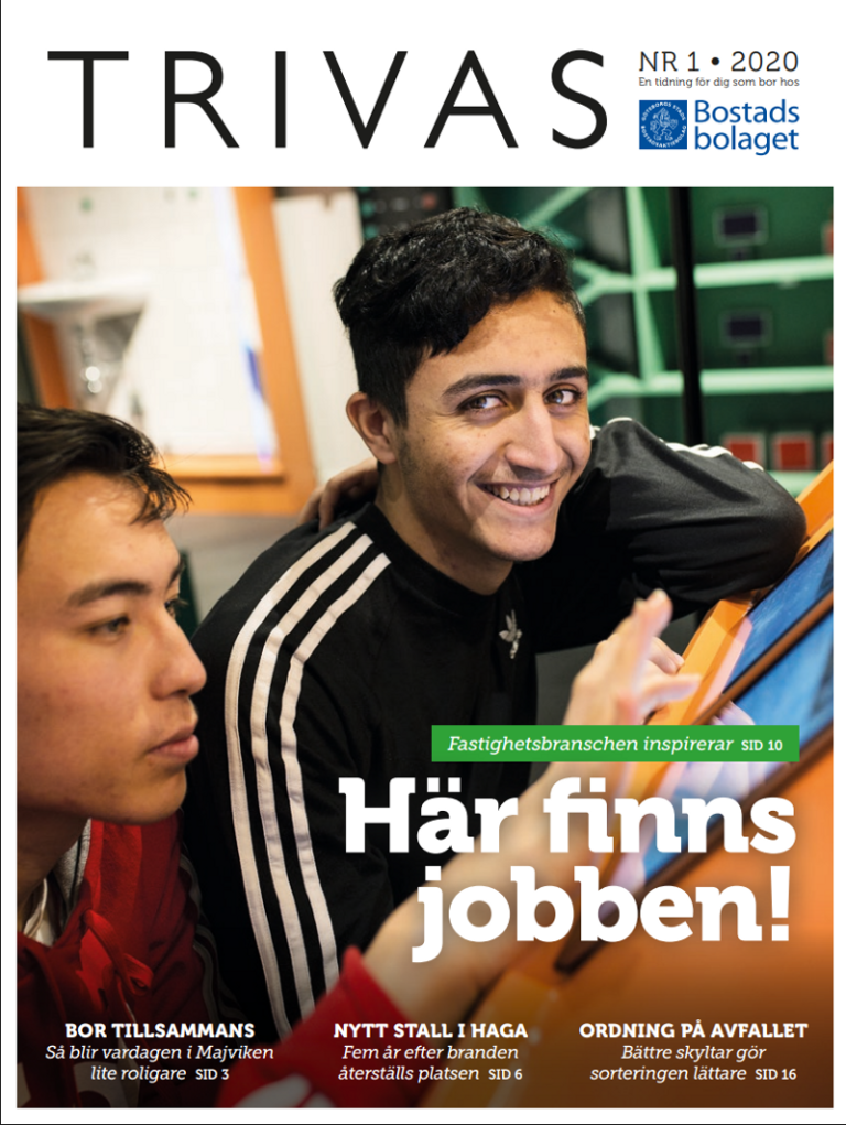 Ett tidningsomslag med två män som tittar på något.