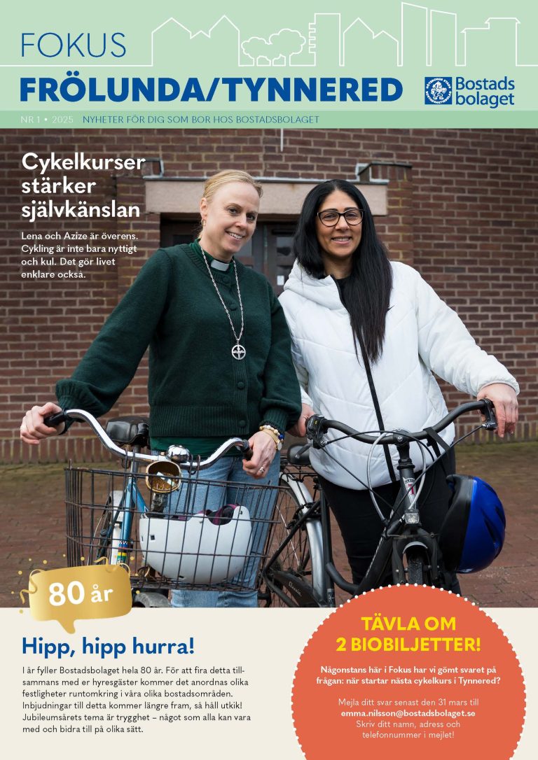 Några kvinnor som står bredvid varandra.