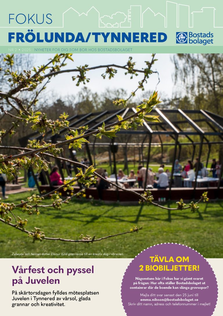 Ett tidningsomslag med en bild av människor i en park.