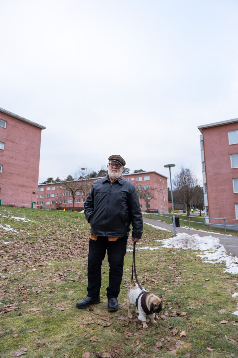 En man med hund.