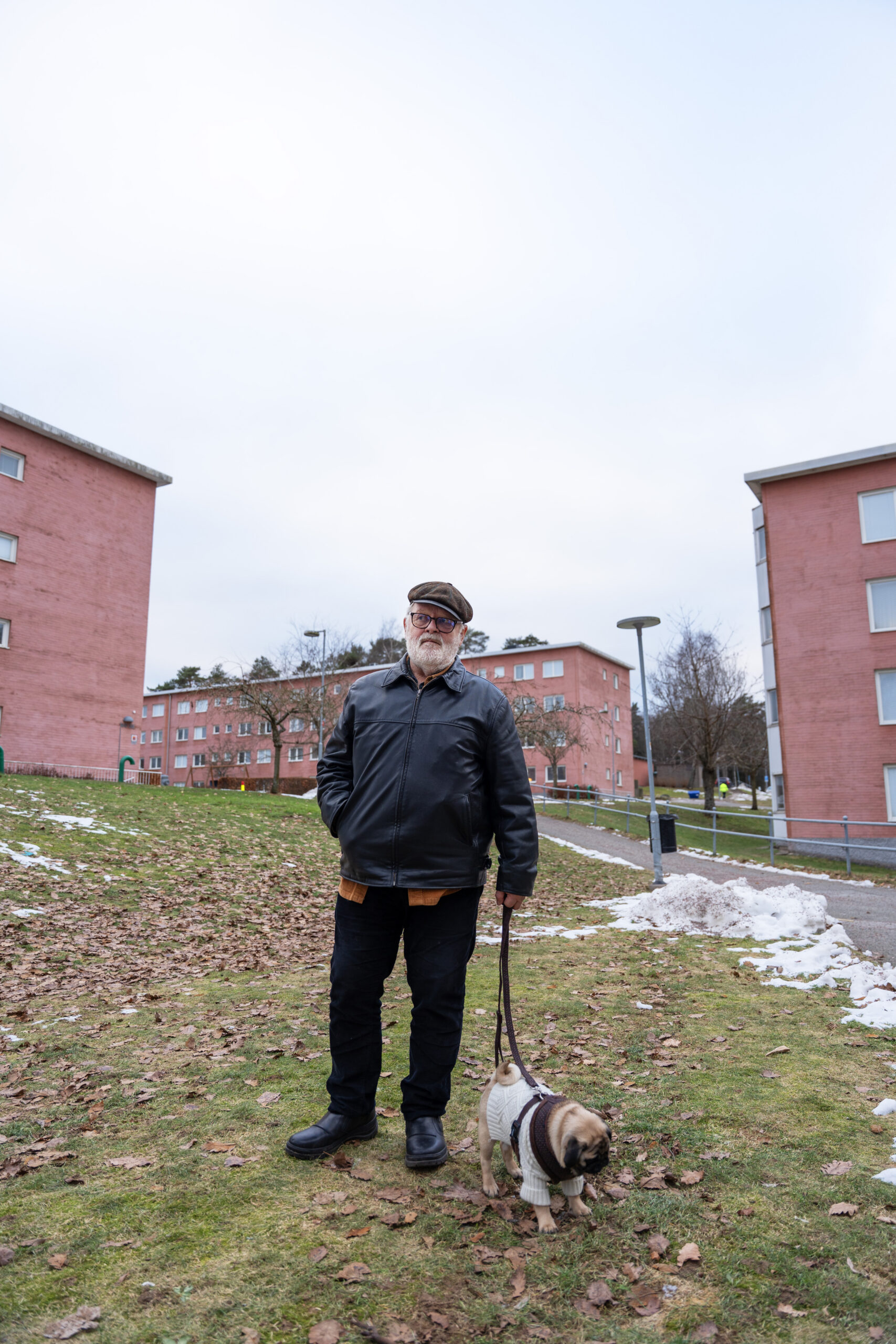 En man med hund.