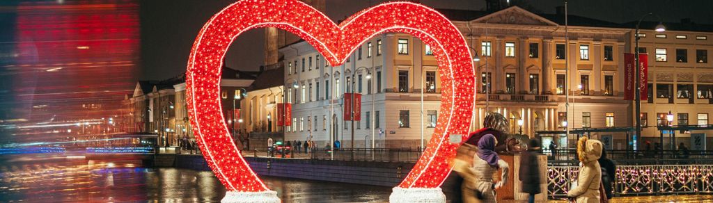 Centrala Göteborg. Julbelysning i form av ett hjärta.