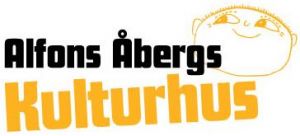 Alfons Åbergs Kulturhus logotyp i svart och orange text. I bakgrunden syns Alfons huvud u orange.