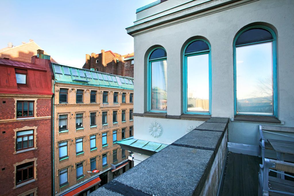 Bilden visar en terrass på ett tak i Kungshöjd, Göteborg