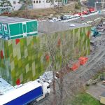 Foto: 2022-11-16 Byggnation av nya bostäder i Östra Kålltorp. I bilden syns också ett parkeringsdäck.